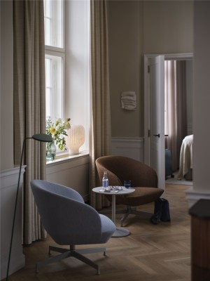 Strand Table Lamp